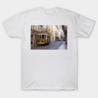 The Streets Of Lisbon - 4 © T-Shirt